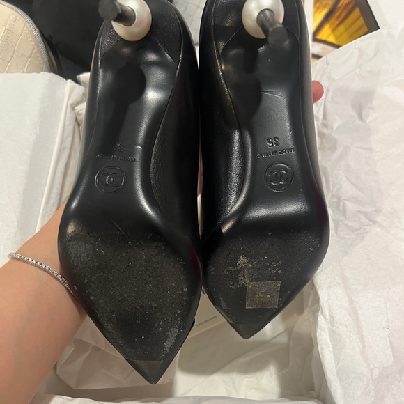 CHANEL Black Pearl Classic Pumps Heels Sz 35 - Picture 7 of 7